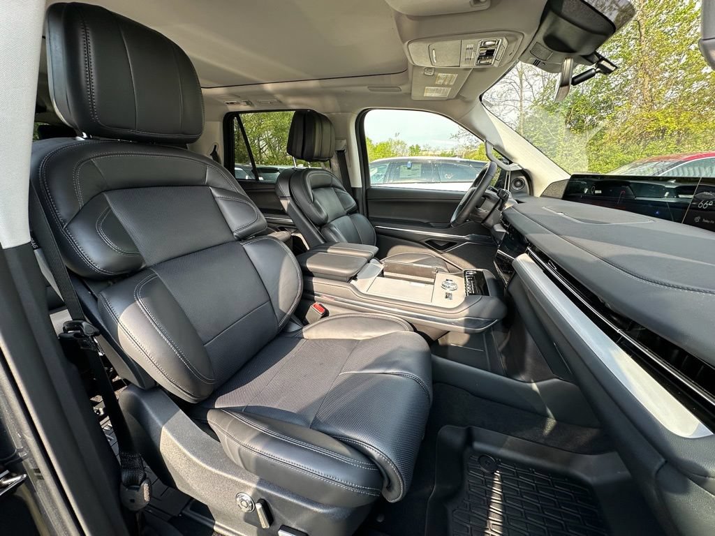 New 2025 Lincoln Navigator Reserve AWD/4WD image 24