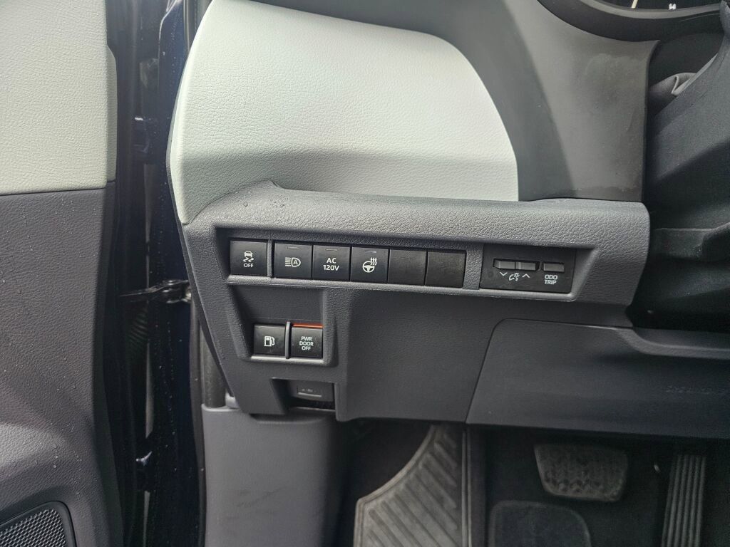 Used 2022 Toyota Sienna FWD image 28