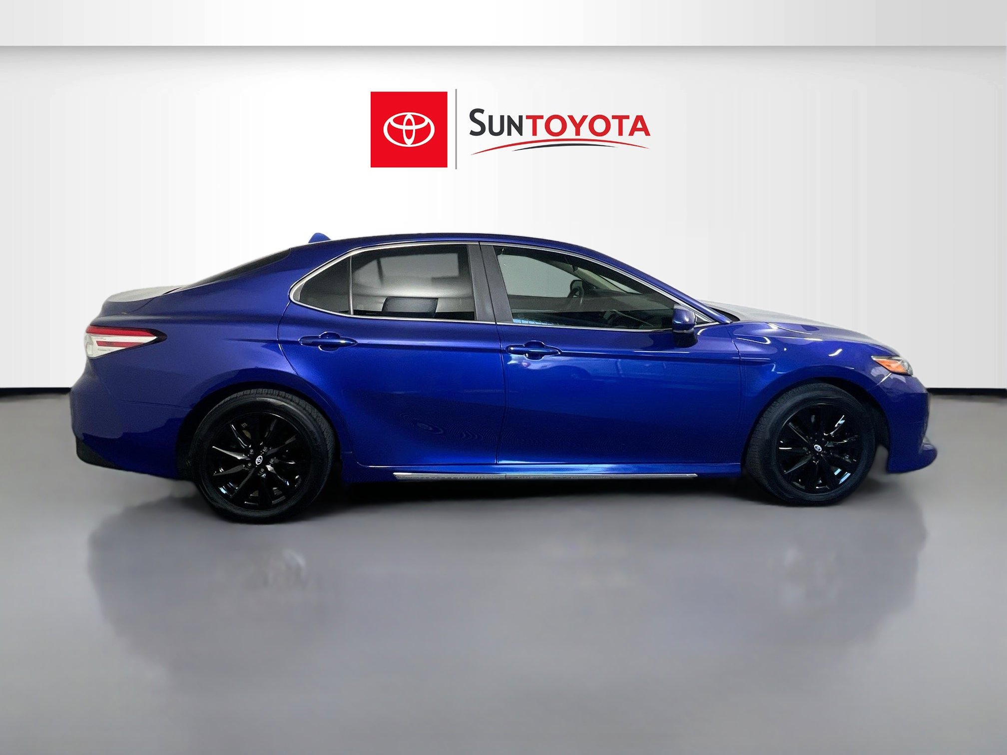 Used 2018 Toyota Camry LE image 2