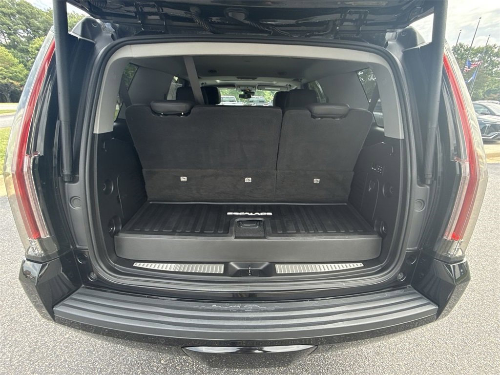 Certified 2020 Cadillac Escalade Luxury w/ Escalade Sport Edition image 26