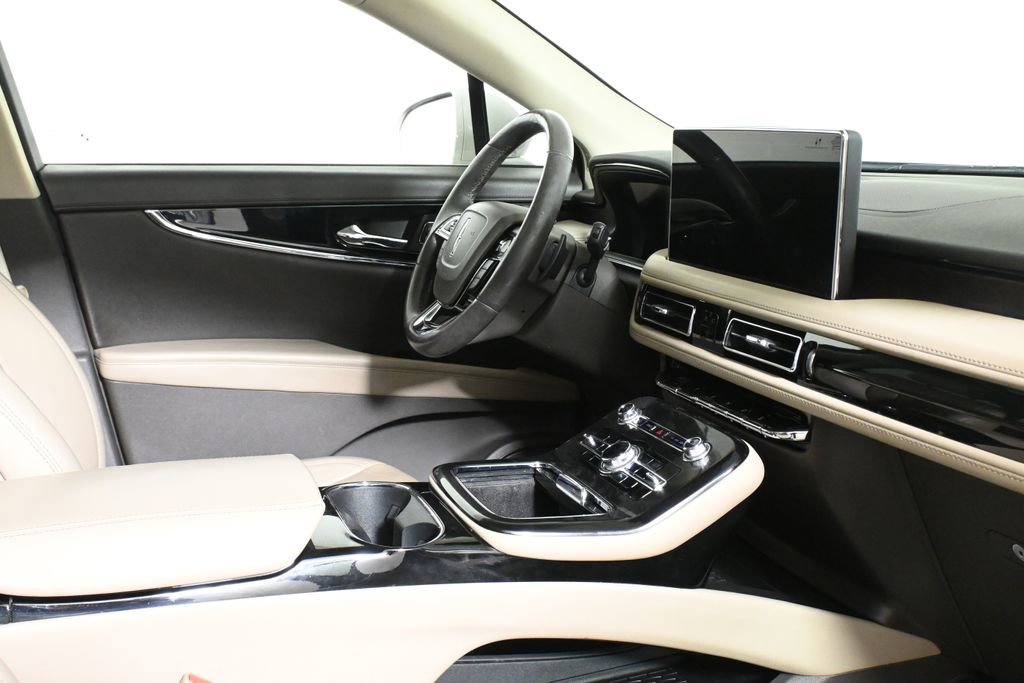 Used 2023 Lincoln Nautilus Reserve image 31