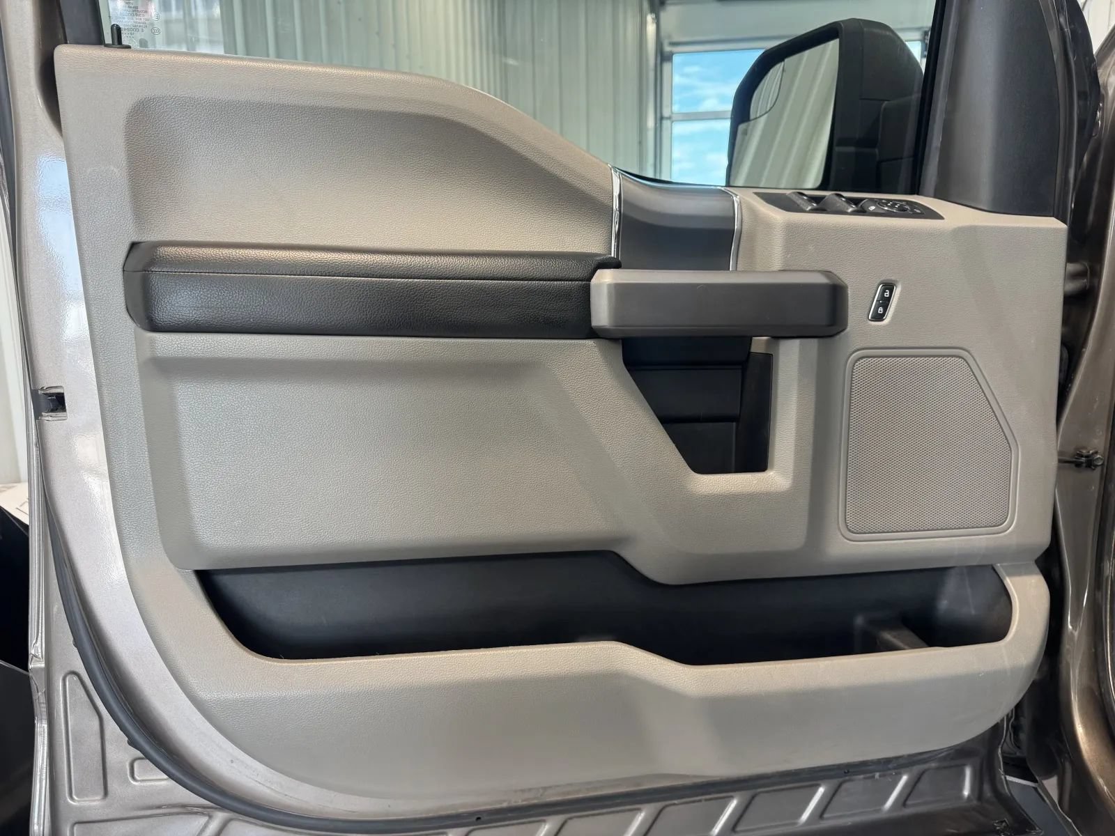 Used 2019 Ford F150 XLT w/ Equipment Group 302A Luxury AWD/4WD image 9