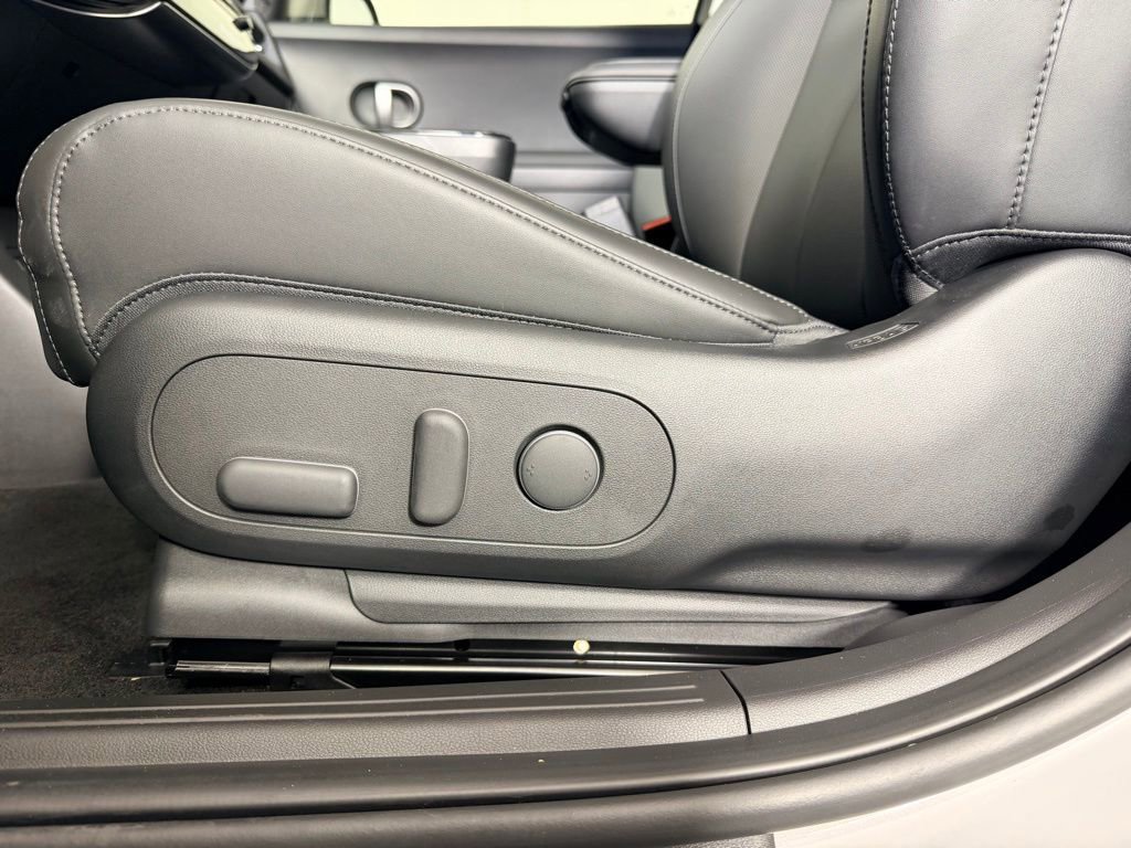 Used 2025 Hyundai Ioniq 5 SEL image 33