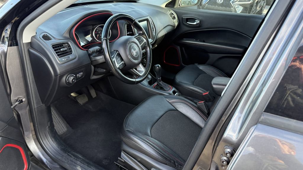 Used 2020 Jeep Compass Trailhawk AWD/4WD image 3