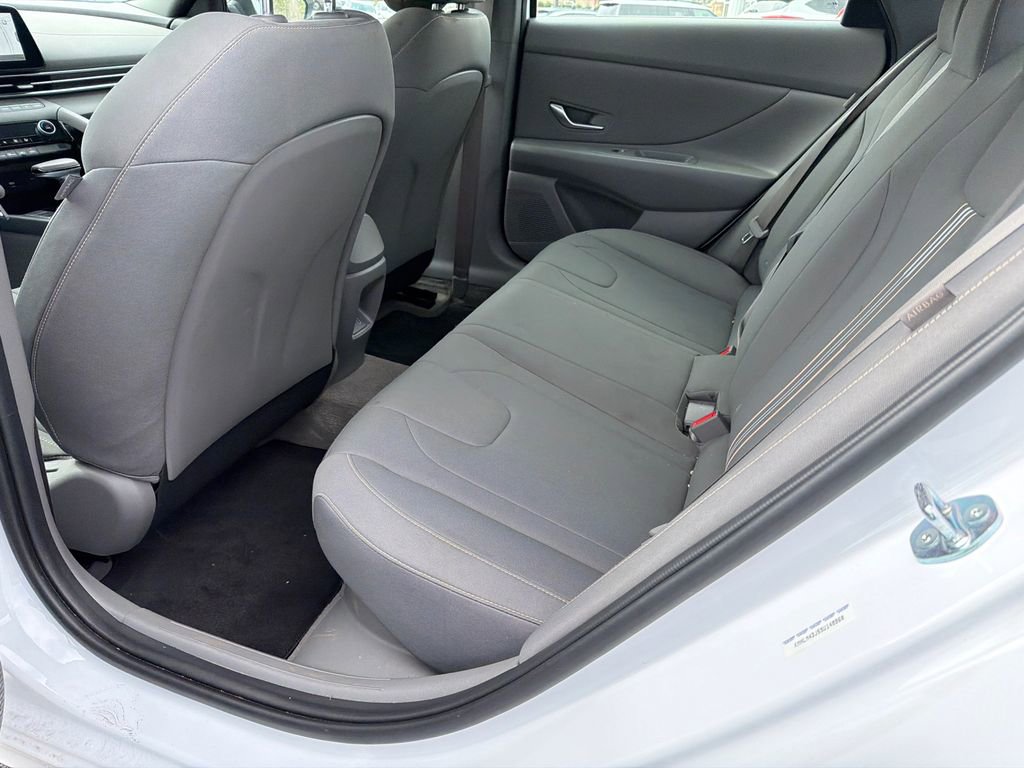 Used 2025 Hyundai Elantra SEL image 21