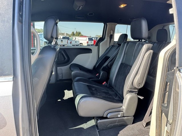 Used 2017 Dodge Grand Caravan SXT image 13