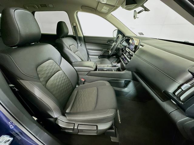 Used 2025 Nissan Pathfinder SV image 27