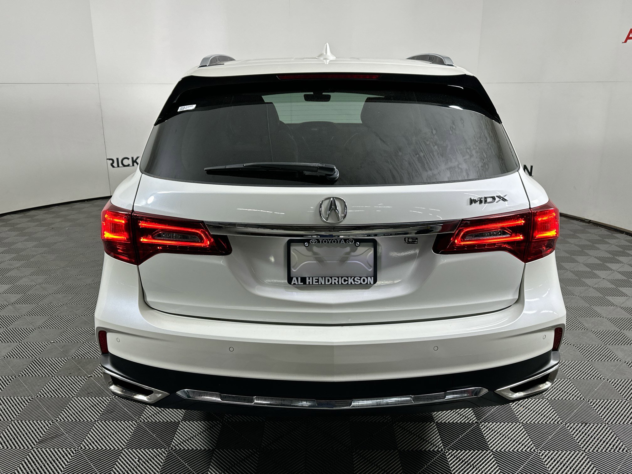 Used 2018 Acura MDX FWD w/ Advance Package image 4
