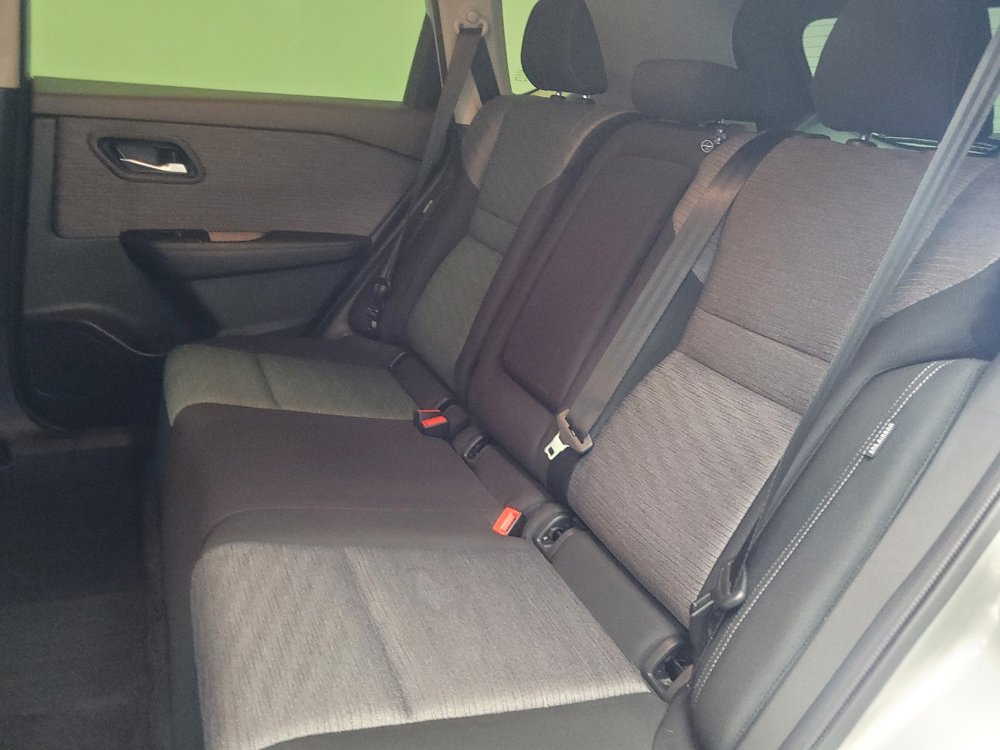 Used 2023 Nissan Rogue SV image 18