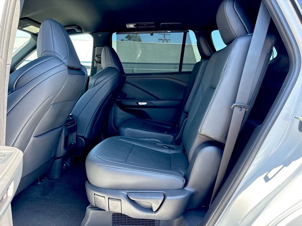 Used 2026 Lexus TX 500h AWD w/ Technology Package image 25