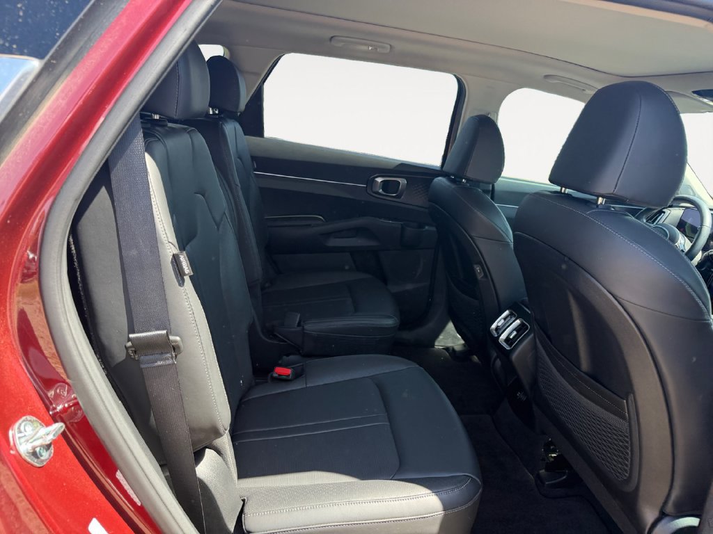 Used 2025 Kia Sorento EX w/ Panoramic Sunroof Package FWD image 13