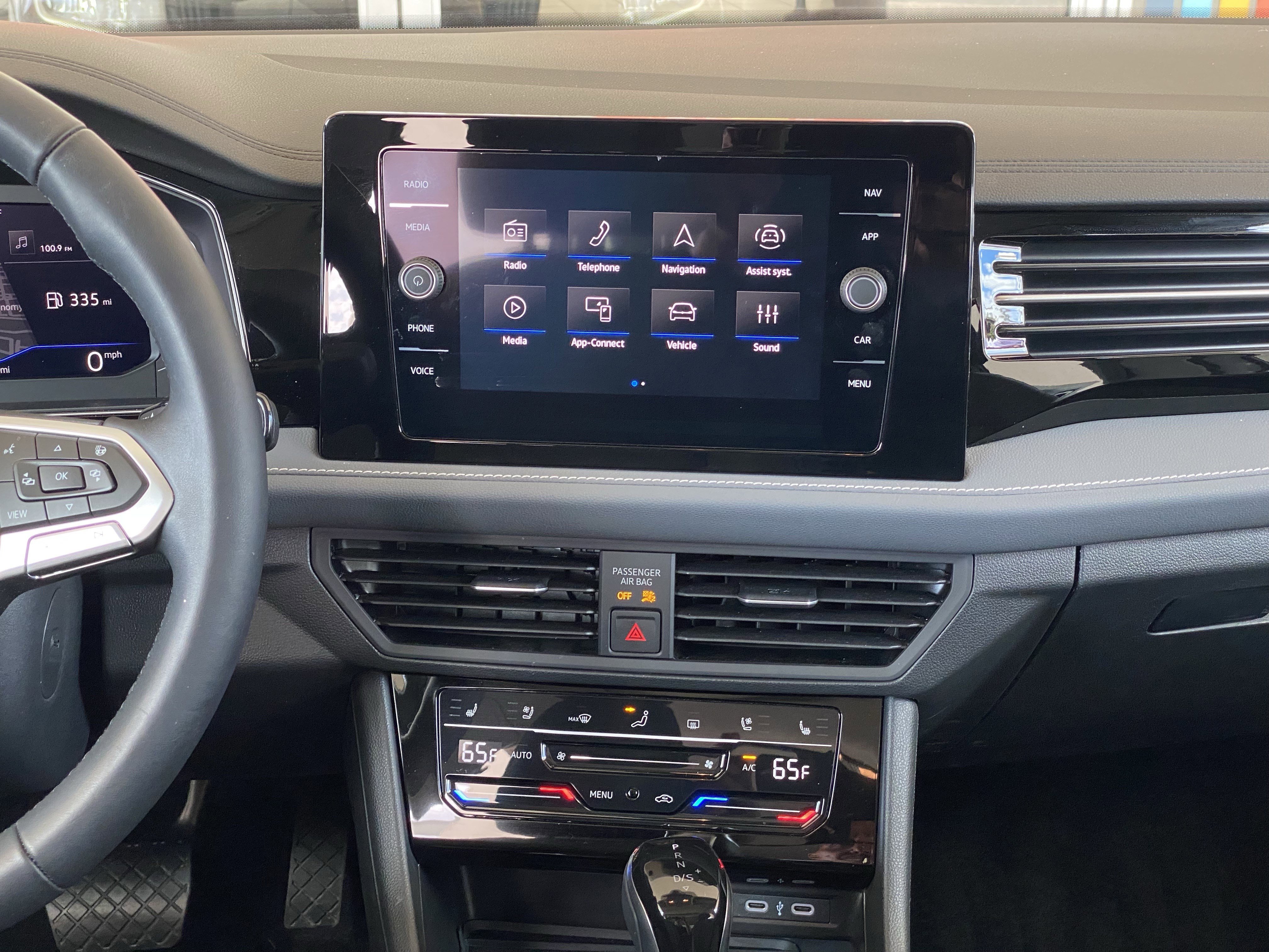 Certified 2025 Volkswagen Jetta SEL image 22