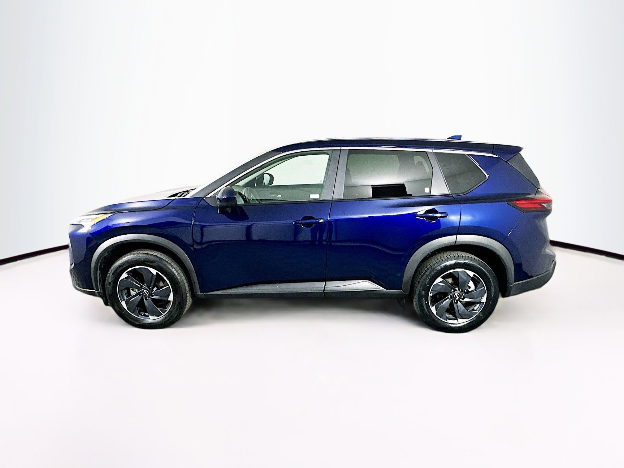 Used 2025 Nissan Rogue SV image 4