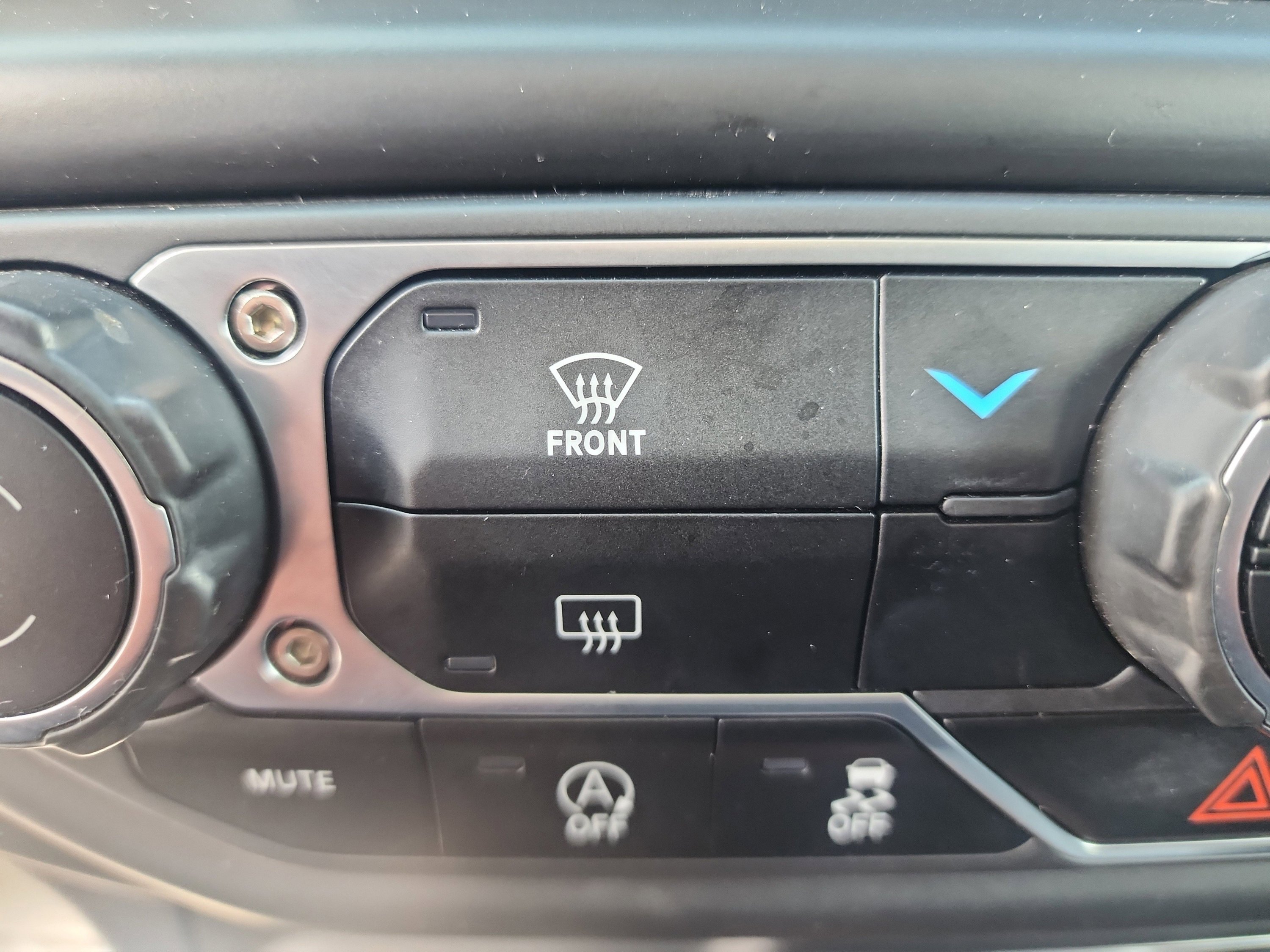 Used 2023 Jeep Gladiator Sport image 25