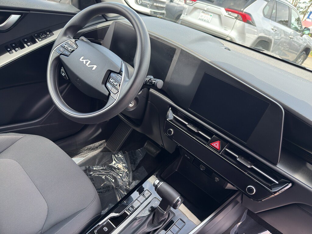 Used 2025 Kia Niro LX FWD image 15