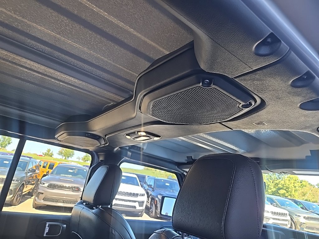 Used 2023 Jeep Wrangler Unlimited Sahara w/ Cold Weather Group AWD/4WD image 30