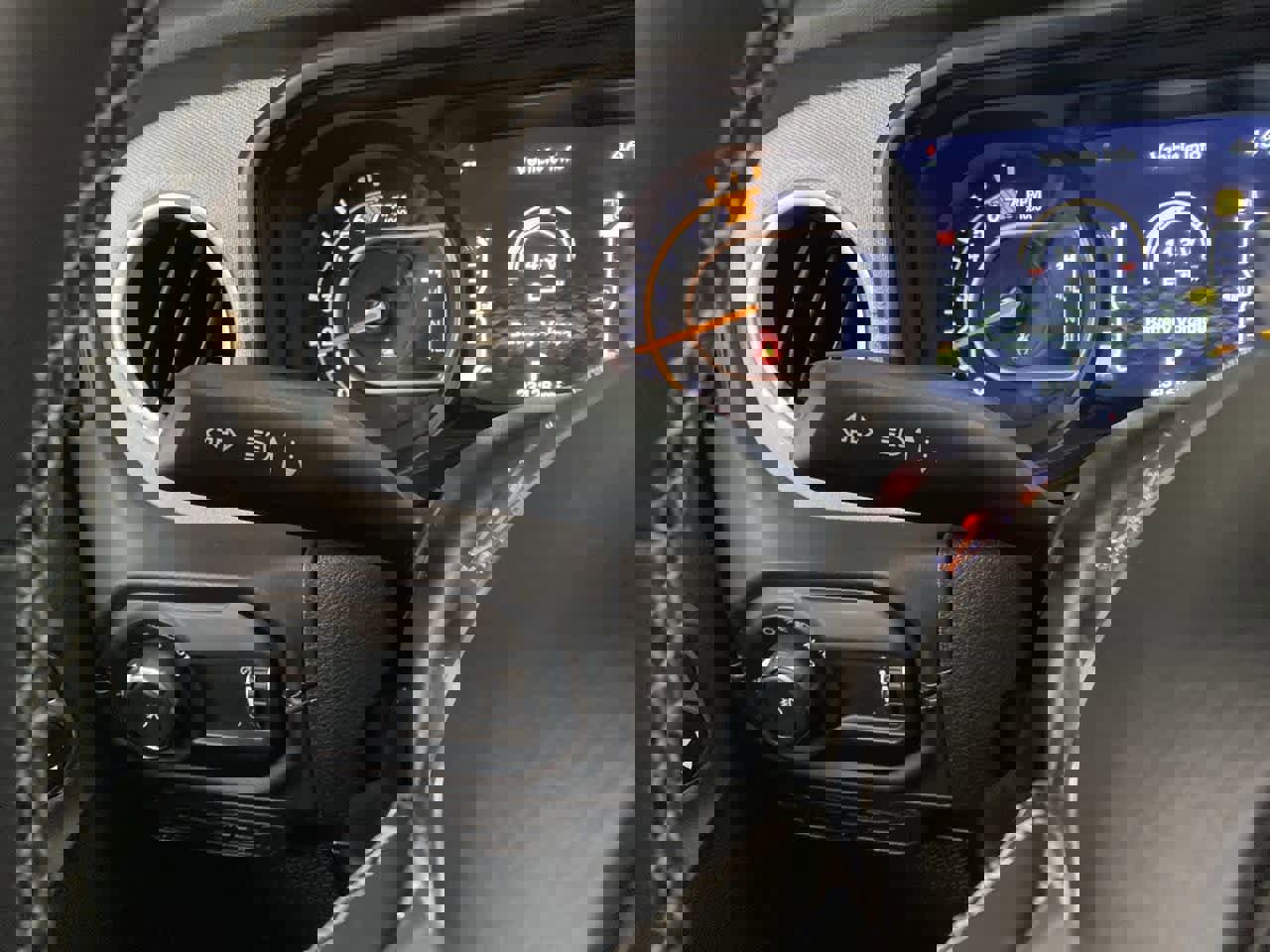 Used 2025 Jeep Wrangler Sahara image 23