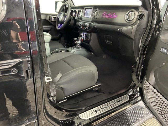 Used 2023 Jeep Gladiator Sport image 11