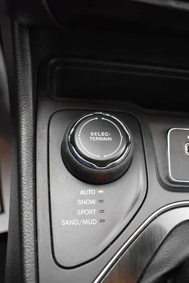 Used 2022 Jeep Cherokee Limited AWD/4WD image 36