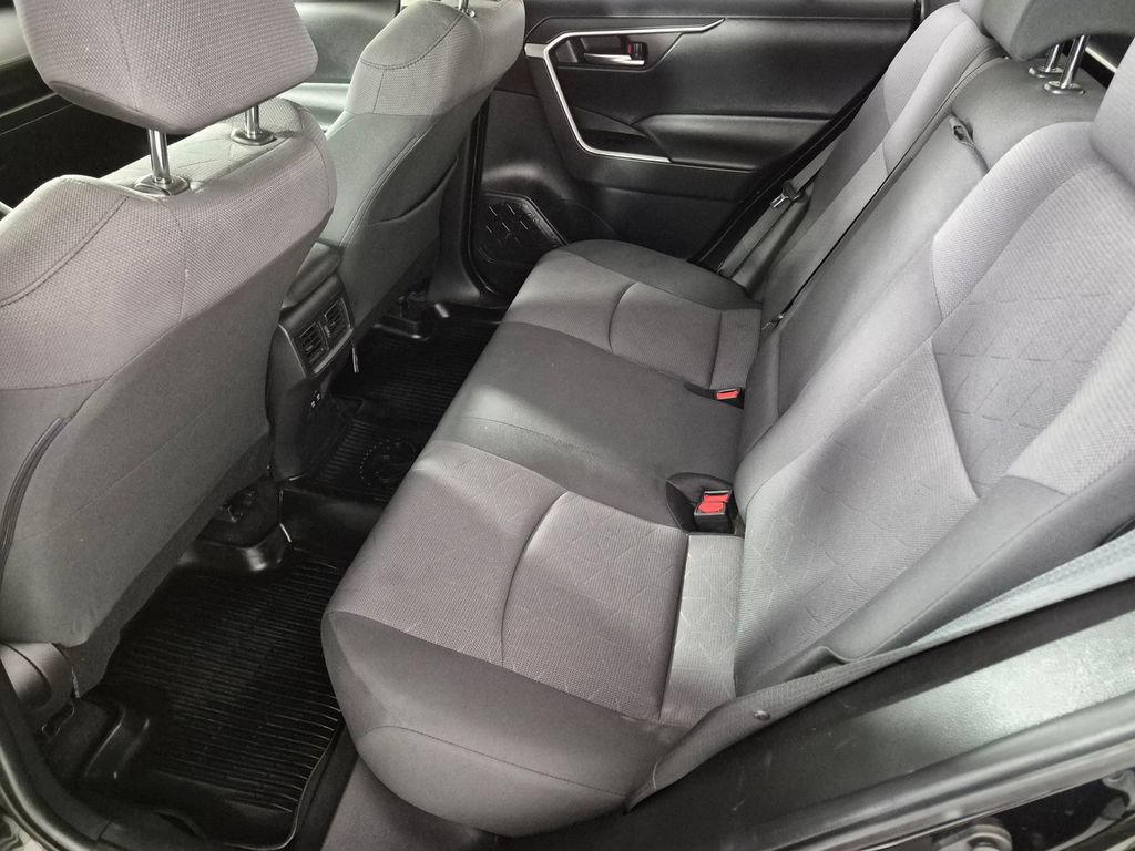 Used 2019 Toyota RAV4 XLE w/ Carpet Mat Package AWD/4WD image 25
