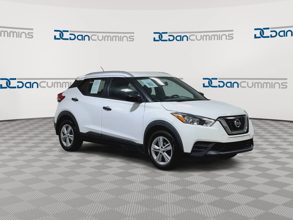 Used 2018 Nissan Kicks S FWD image 2