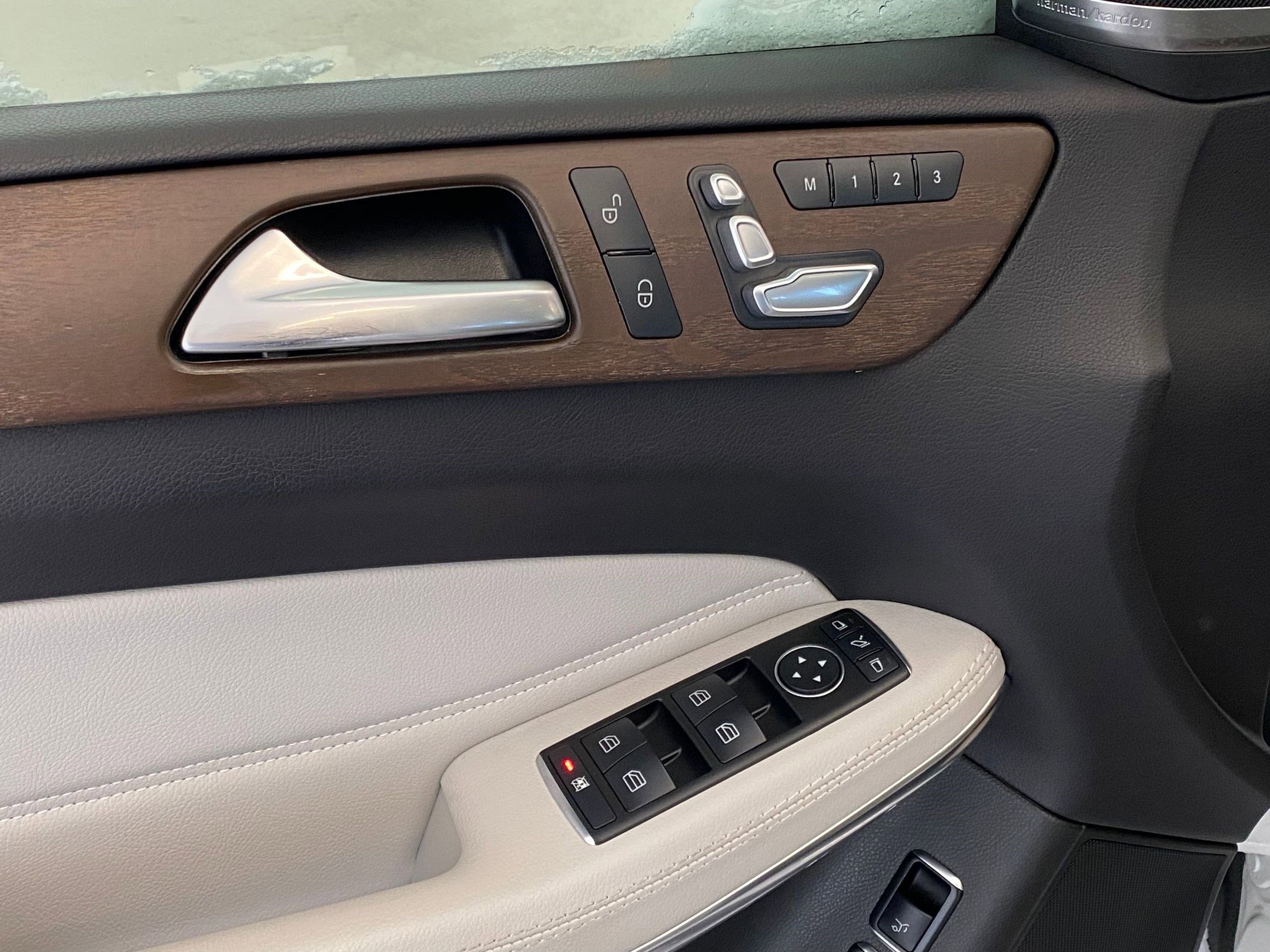 Used 2017 Mercedes-Benz GLS 550 4MATIC image 24