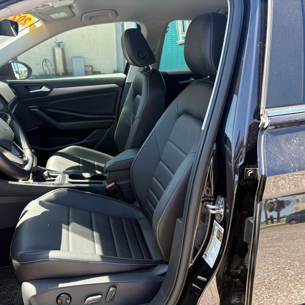Used 2023 Volkswagen Jetta SE image 9