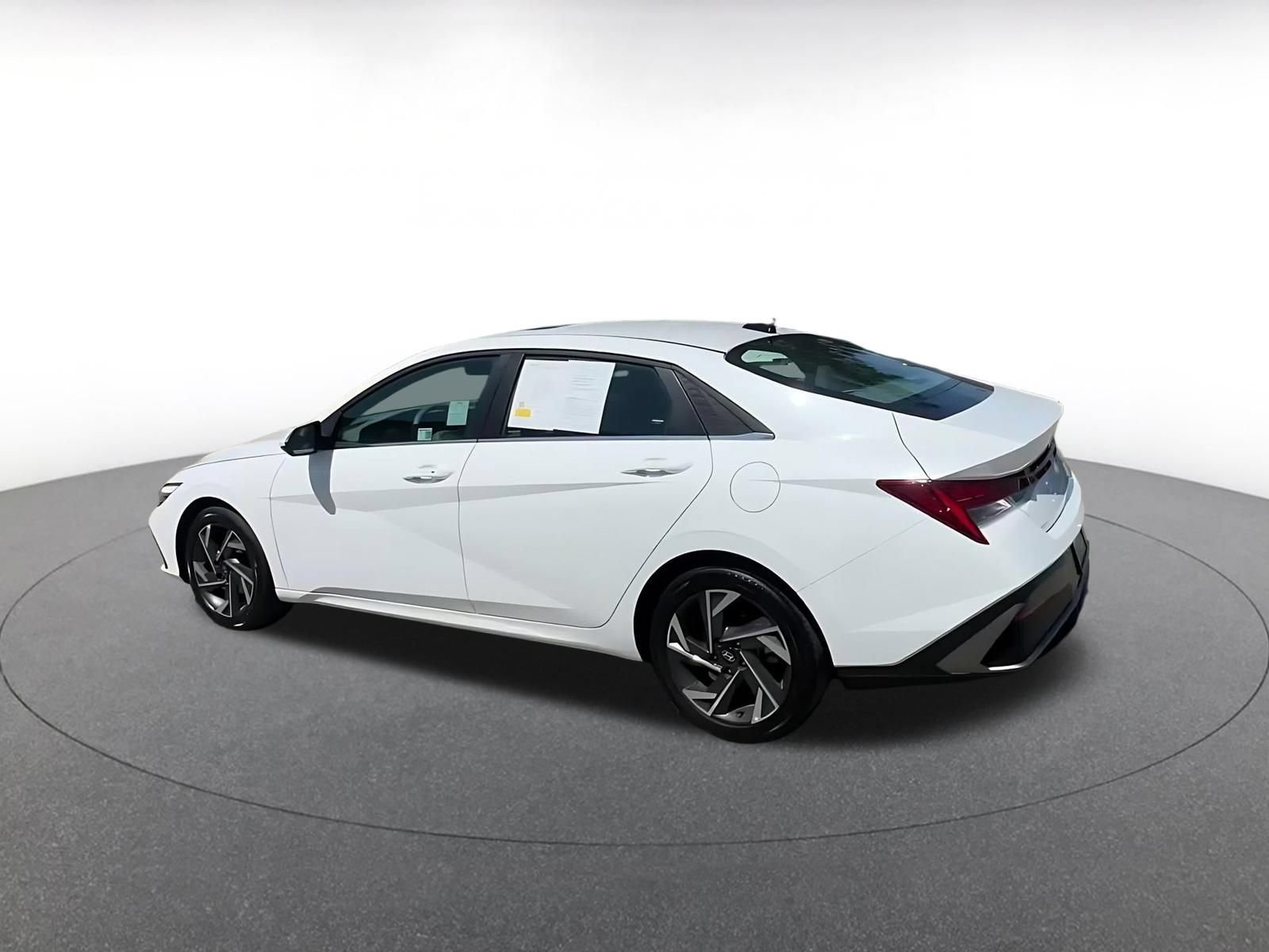 Used 2025 Hyundai Elantra SEL FWD image 10