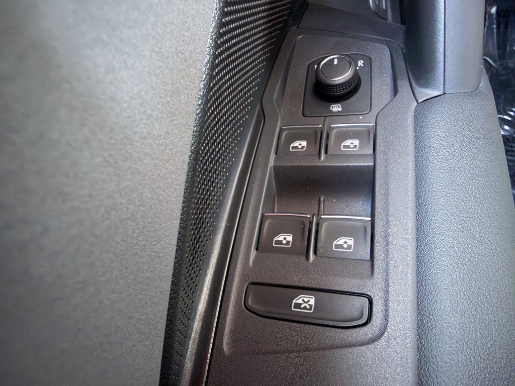 Used 2025 Volkswagen Tiguan SE R-Line AWD/4WD image 26