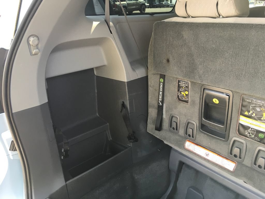Used 2017 Toyota Sienna LE FWD image 35