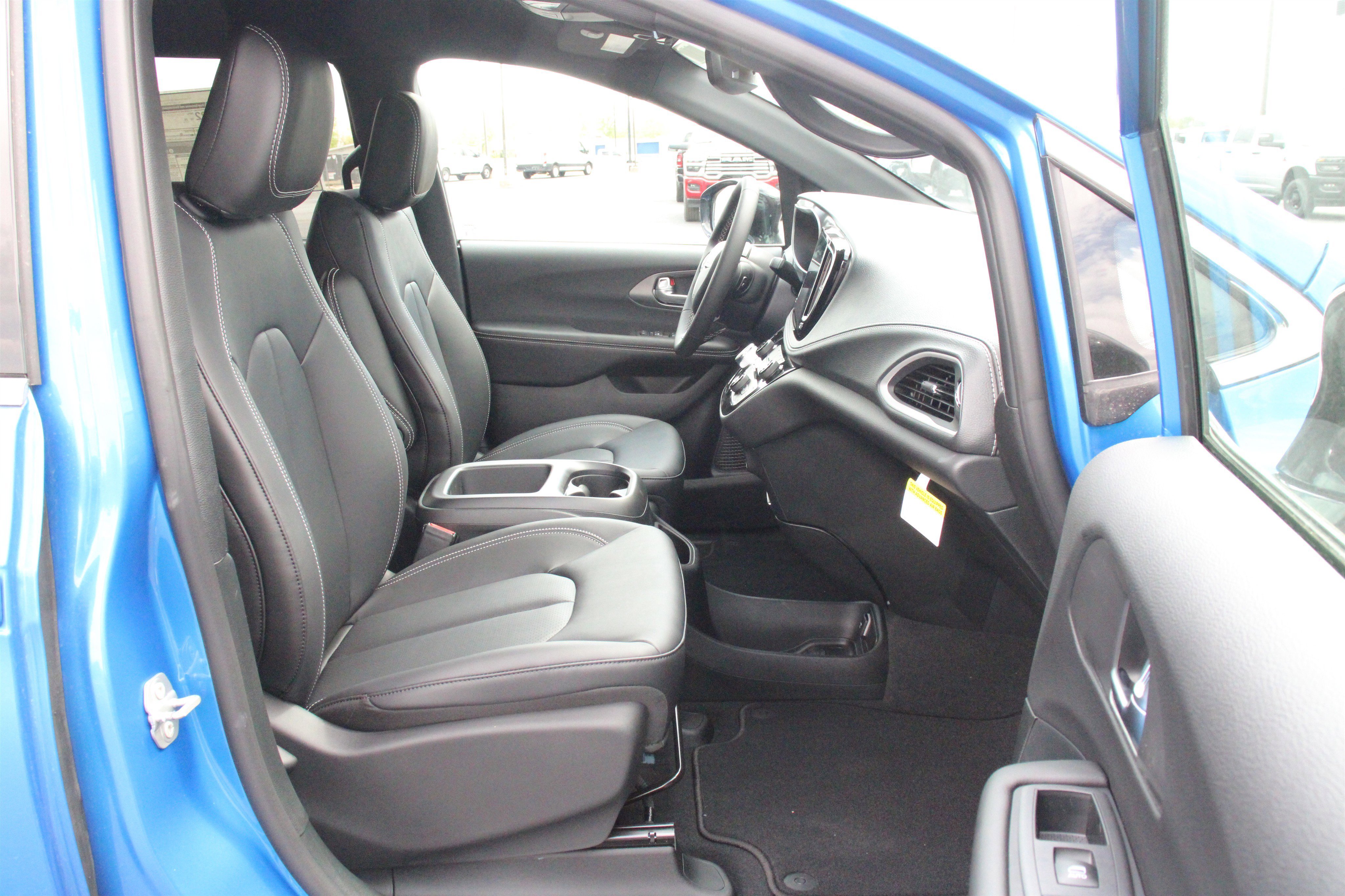 New 2026 Chrysler Pacifica Select FWD image 27