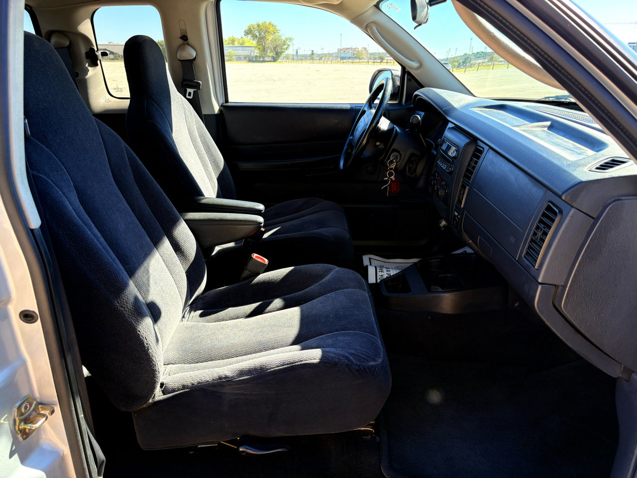 Used 2004 Dodge Dakota 2WD Club Cab w/ Tire & Handling Group image 28