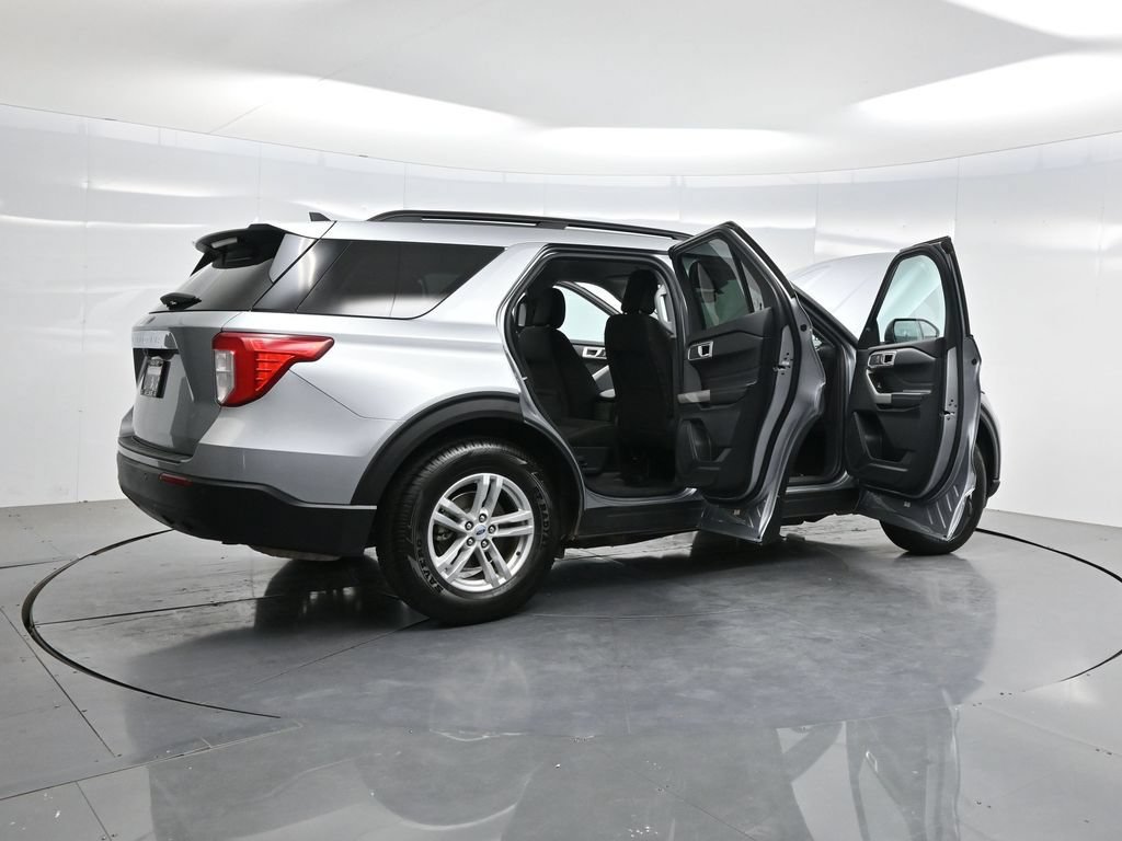 Used 2022 Ford Explorer XLT RWD image 4