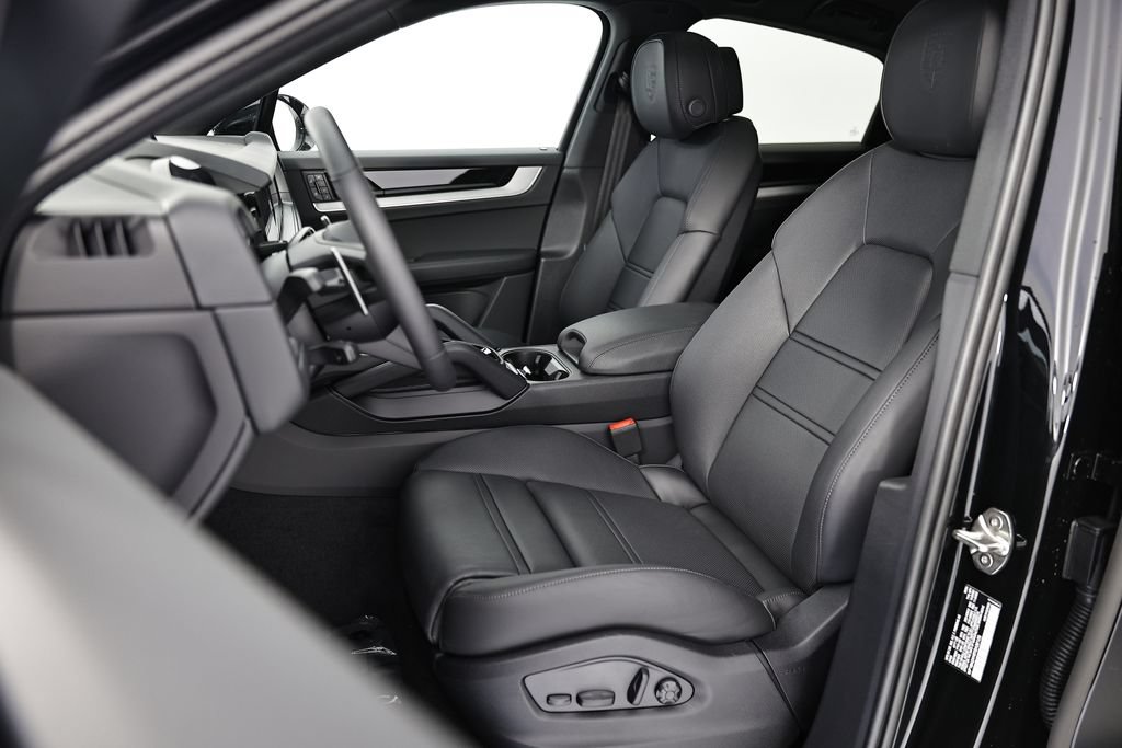 New 2026 Porsche Cayenne Coupe AWD/4WD image 5