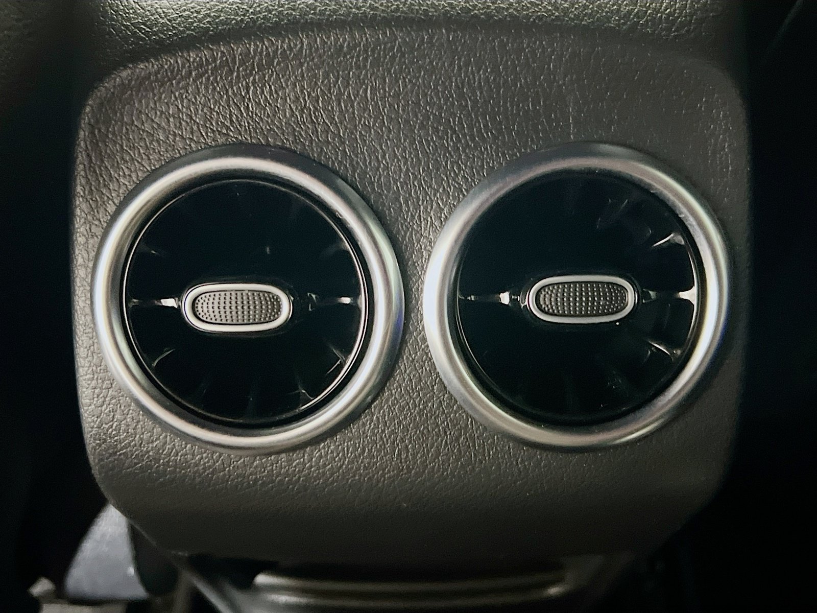 Used 2024 Mercedes-Benz GLB 250 image 16