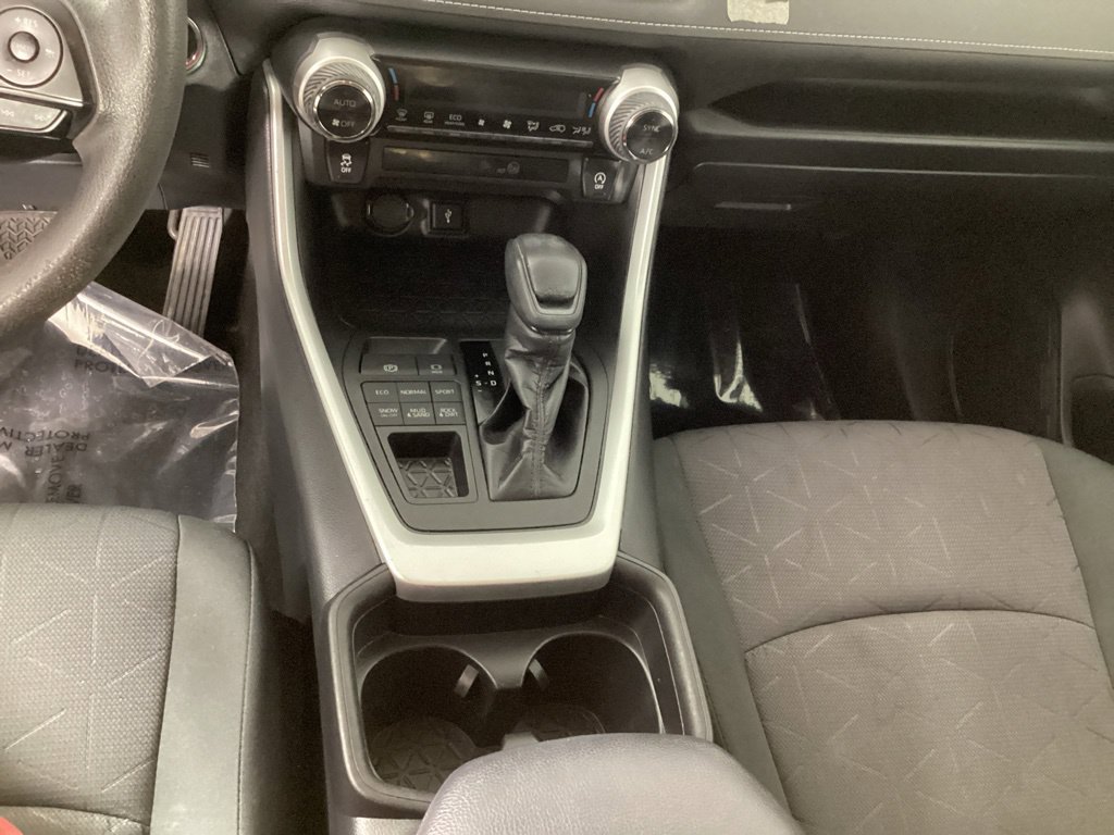 Used 2020 Toyota RAV4 XLE AWD/4WD image 16