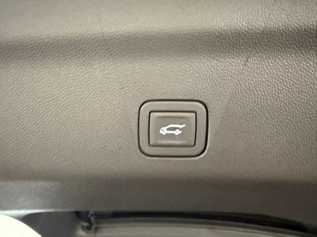 New 2026 GMC Yukon Elevation image 9