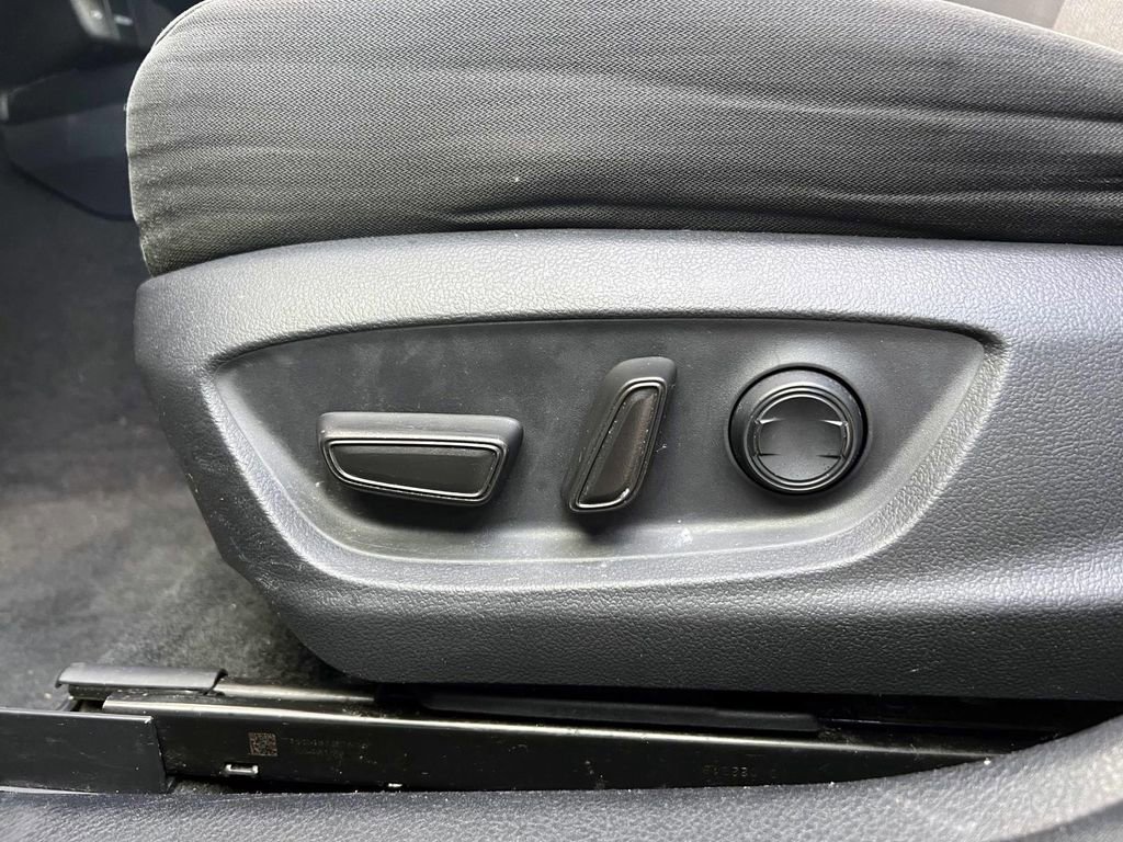 Used 2020 Toyota Camry LE image 20