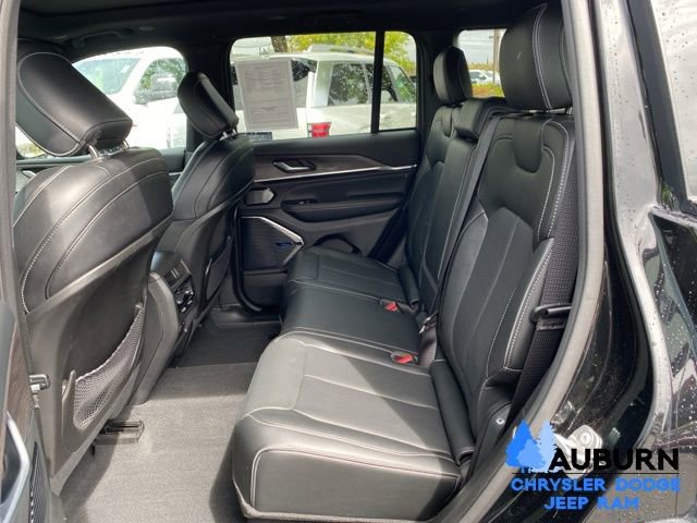 Used 2023 Jeep Grand Cherokee Overland AWD/4WD image 21
