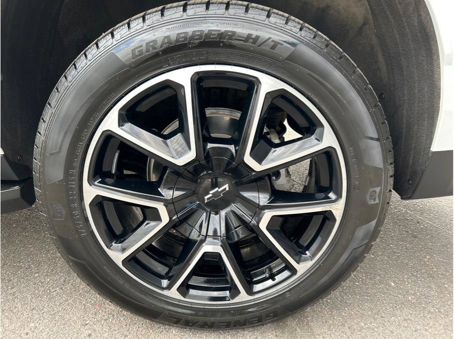 Used 2023 Chevrolet Suburban RST w/ Luxury Package image 33