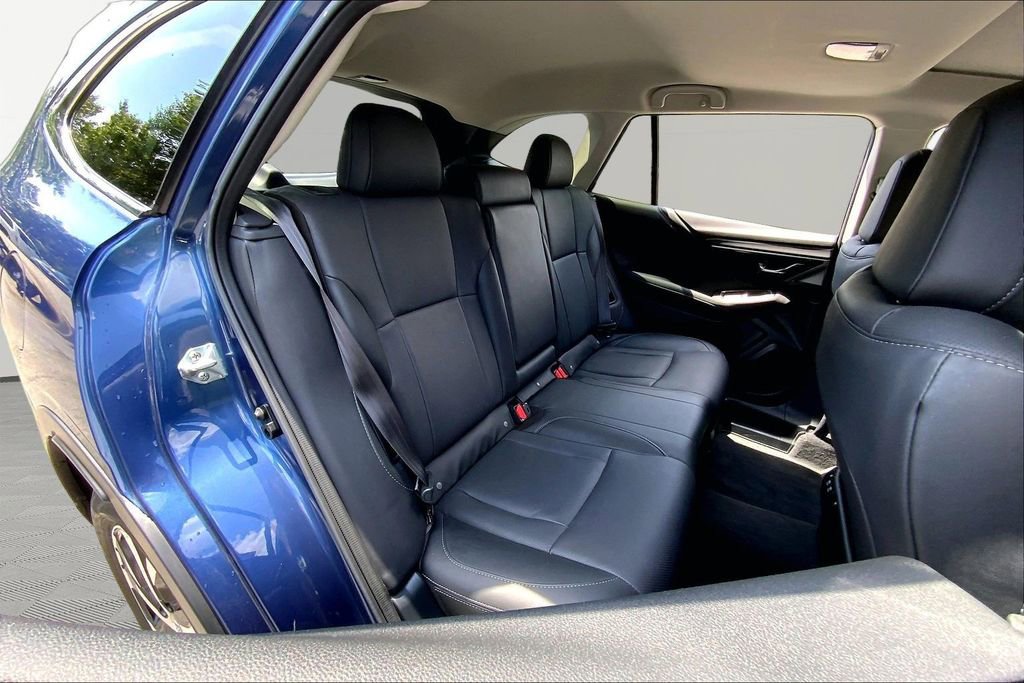 Used 2021 Subaru Outback Limited AWD/4WD image 17