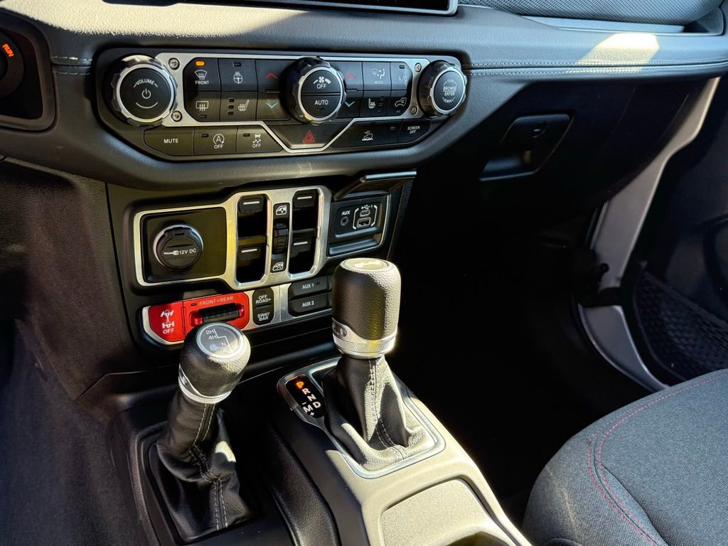 Certified 2024 Jeep Wrangler Unlimited Rubicon w/ Technology Group image 24