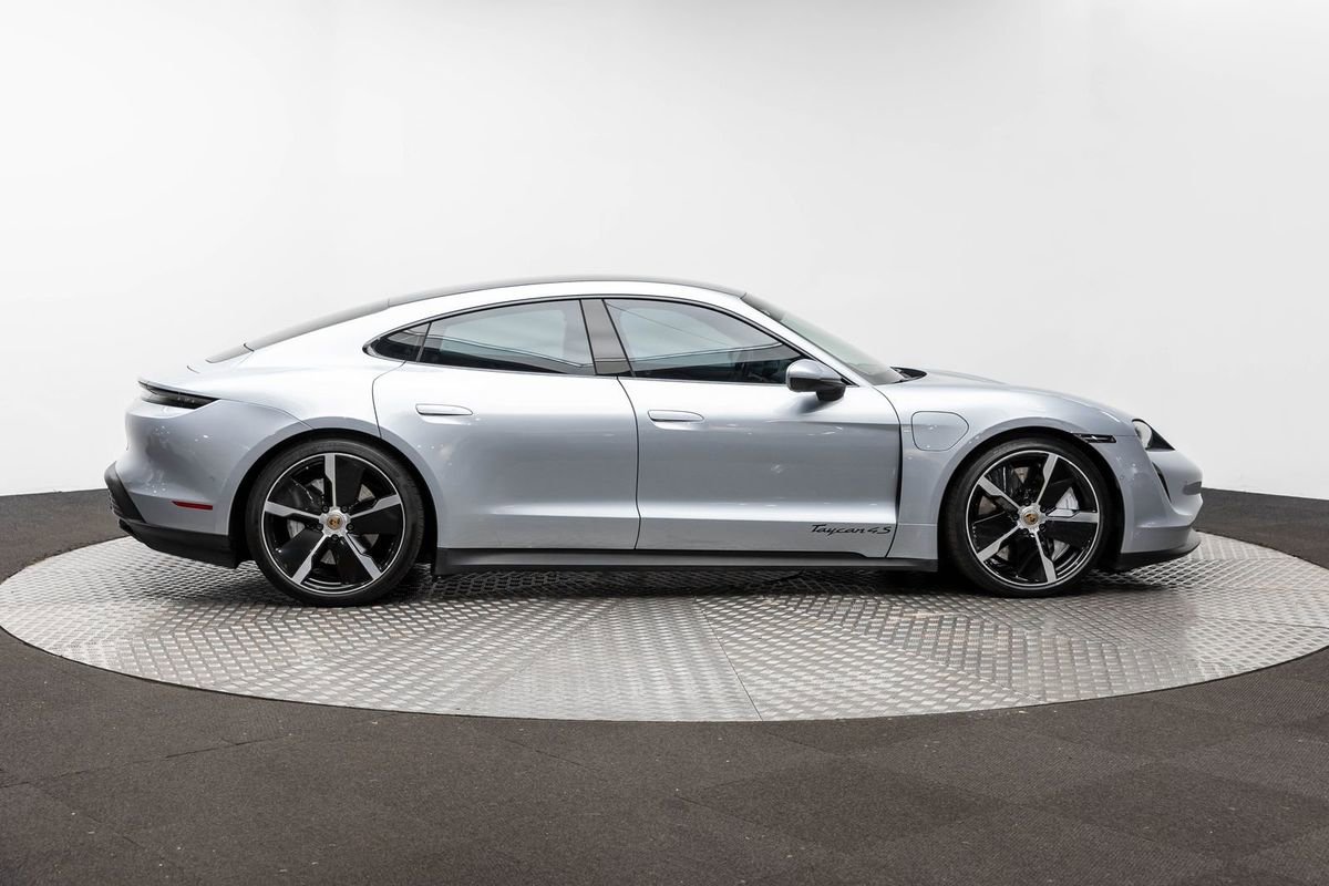 Used 2020 Porsche Taycan 4S image 9