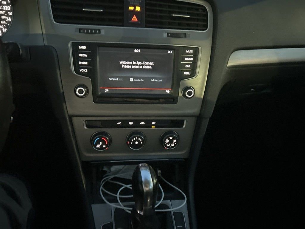 Used 2016 Volkswagen Golf S image 16