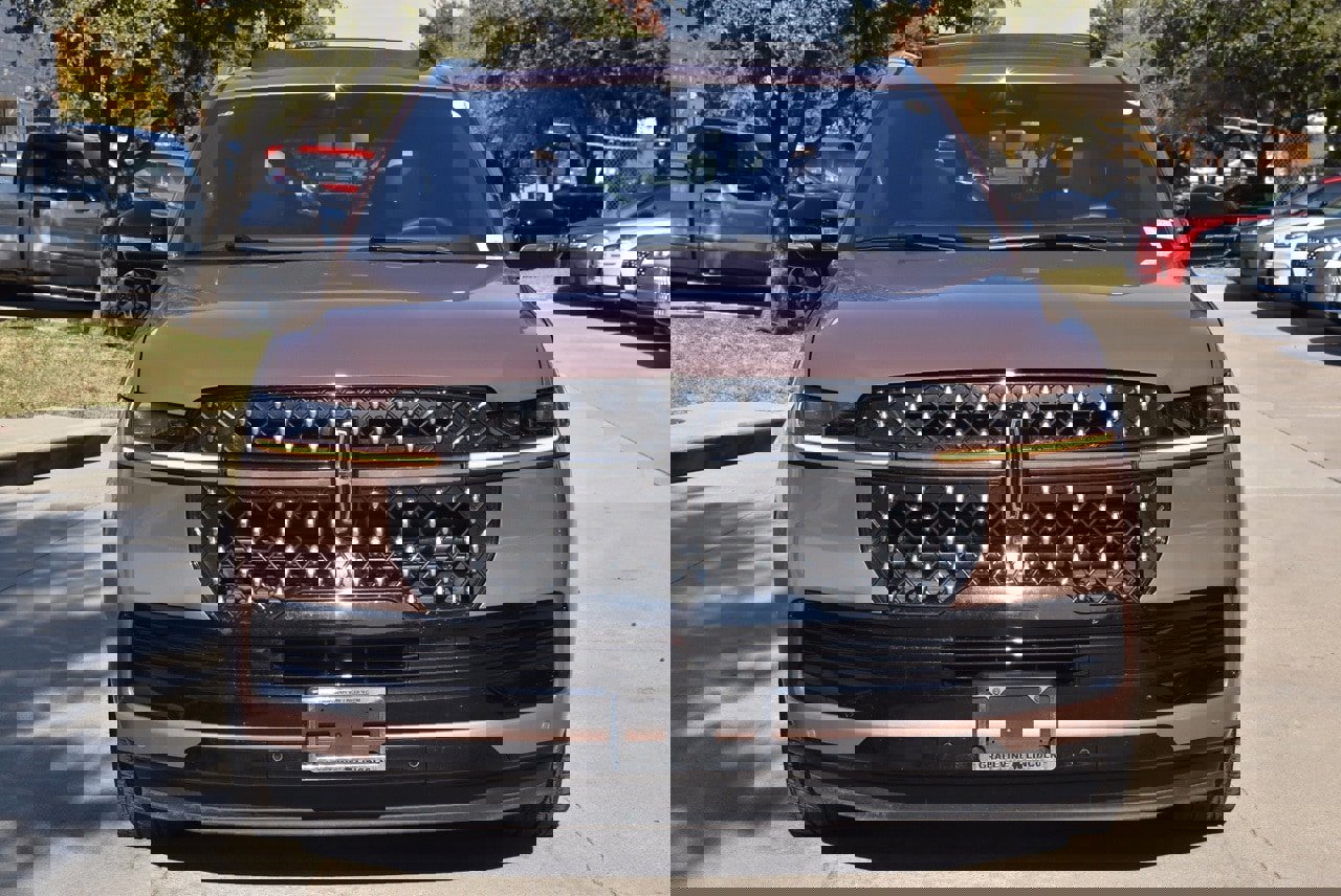 Certified 2025 Lincoln Navigator Black Label image 3