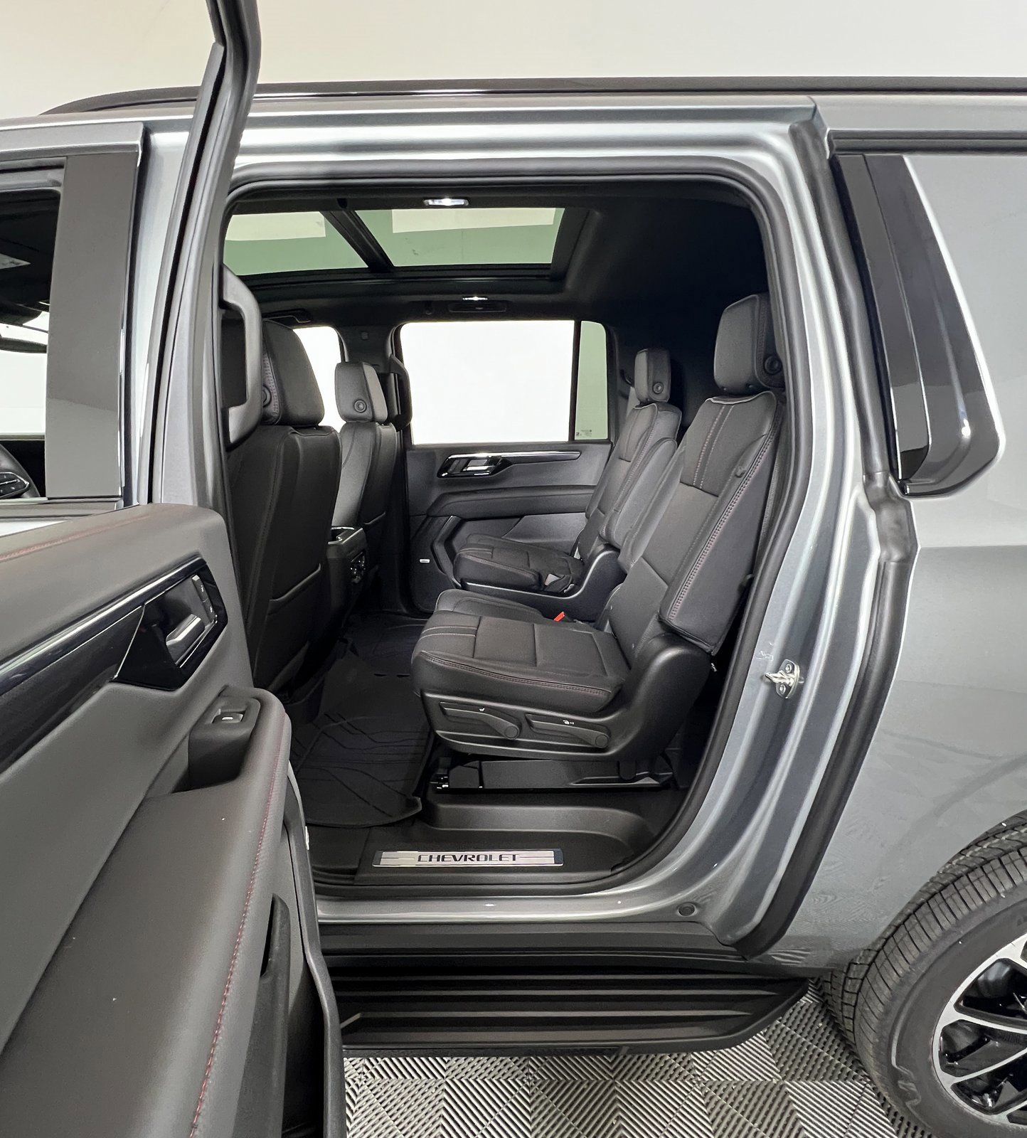 New 2026 Chevrolet Suburban RST w/ Comfort Package image 9