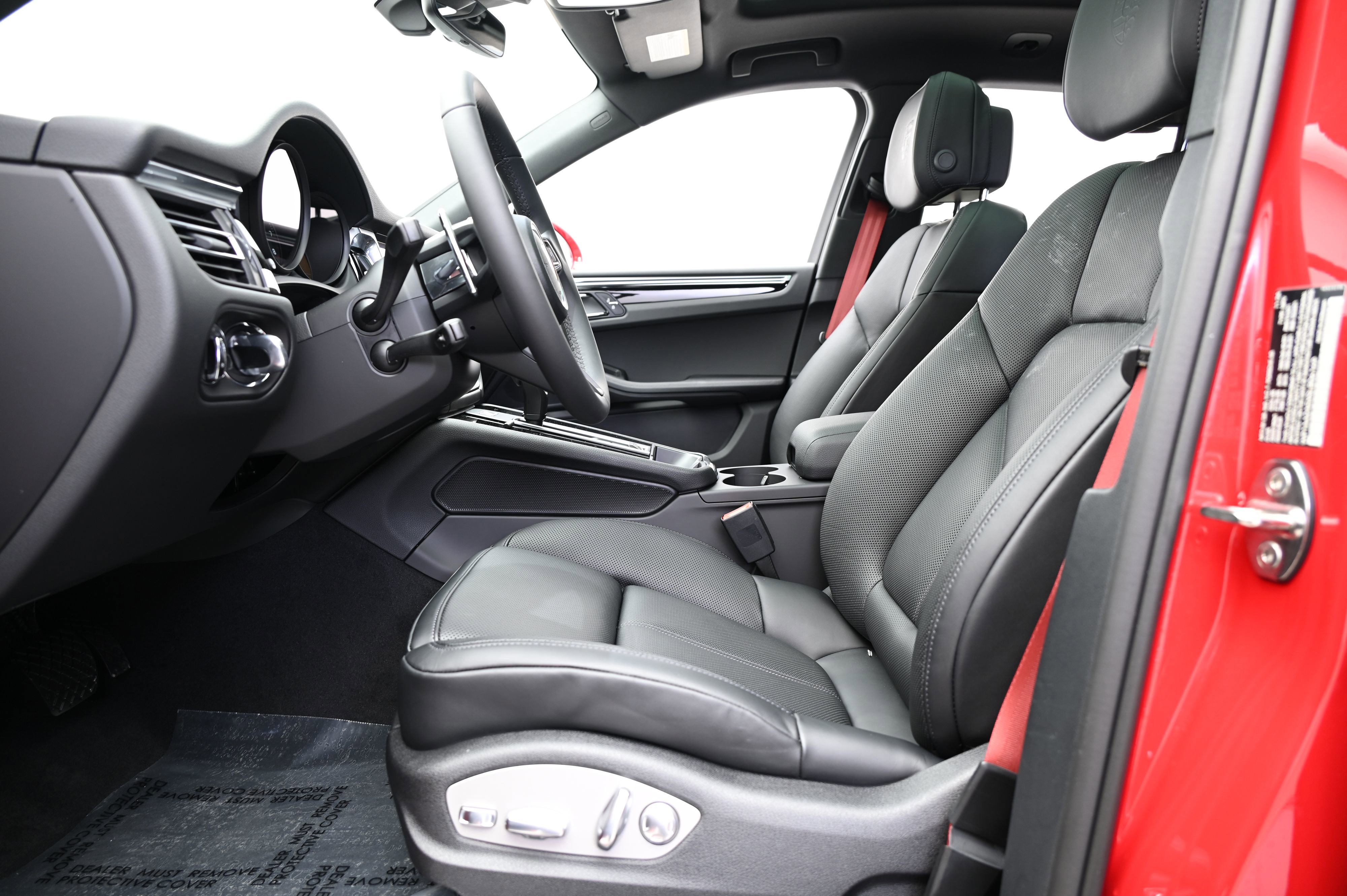 Used 2025 Porsche Macan image 39