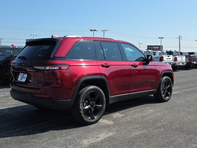 Used 2023 Jeep Grand Cherokee Limited w/ Black Appearance Package AWD/4WD image 9
