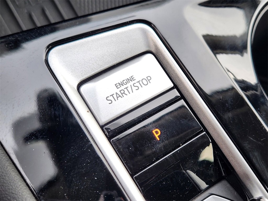 Used 2025 Volkswagen Atlas Peak Edition SE image 14