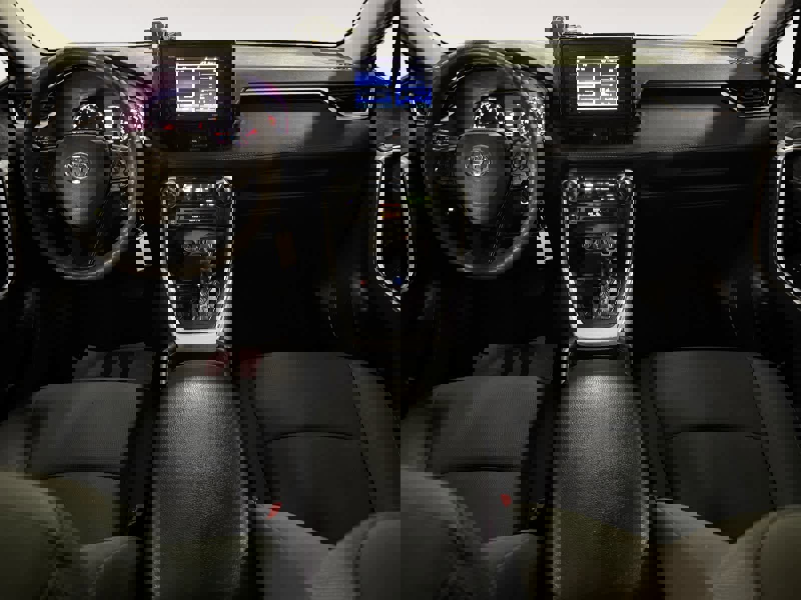 Used 2021 Toyota RAV4 LE image 14